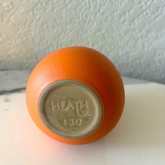 Heath Ceramics Bud Vase in terracotta color, Like New!. Condition is pre-loved. - Picture 1 of 3